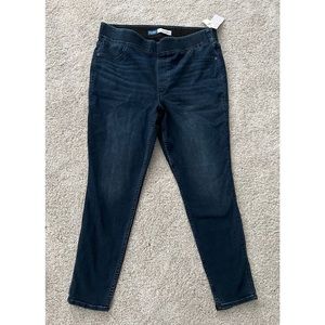 NWT! Extra High-Waisted Rockstar 360°
Stretch Super Skinny Jeggings Size 18